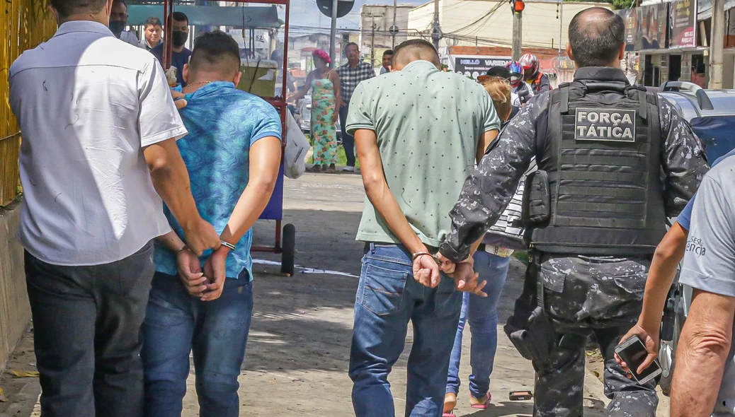 Bandidos foram interceptados e presos no centro de Teresina