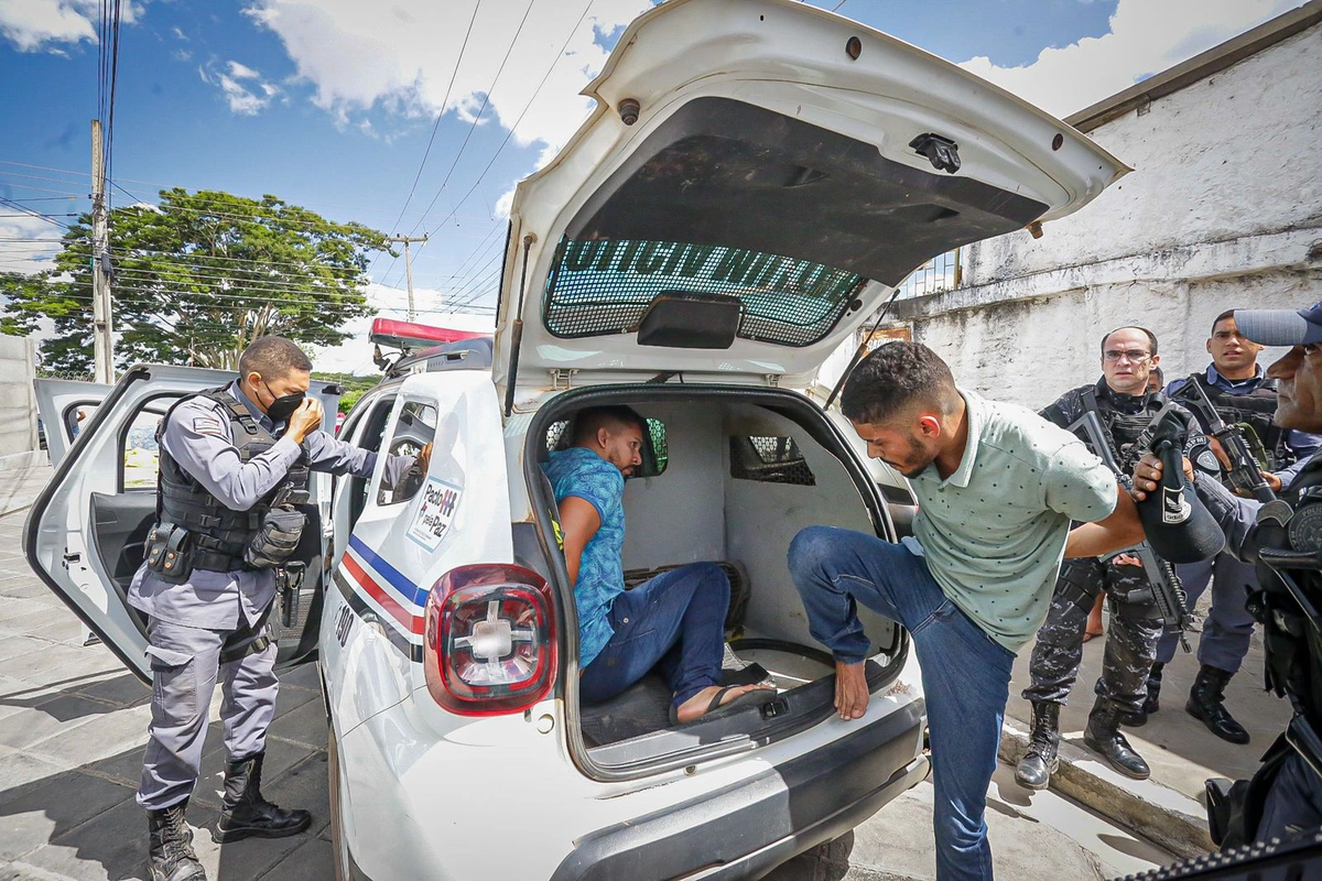 Bandidos trocaram tiros com a polícia