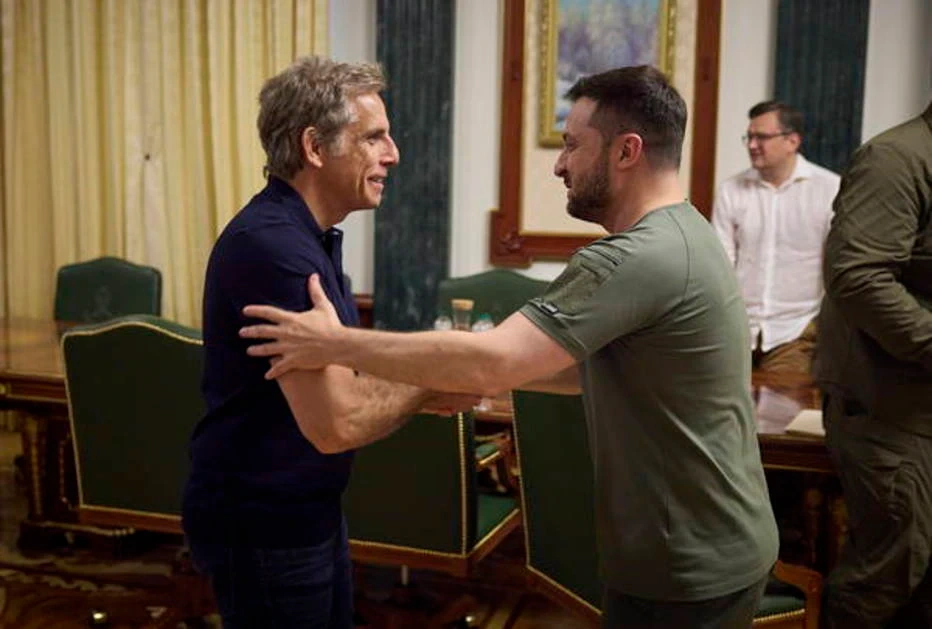 Ben Stiller cumprimenta o presidente da Ucrânia, Volodmir Zelenski