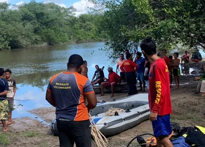 Buscas pelo corpo do jovem João Paulo Brito no Rio Marataoan em Barras