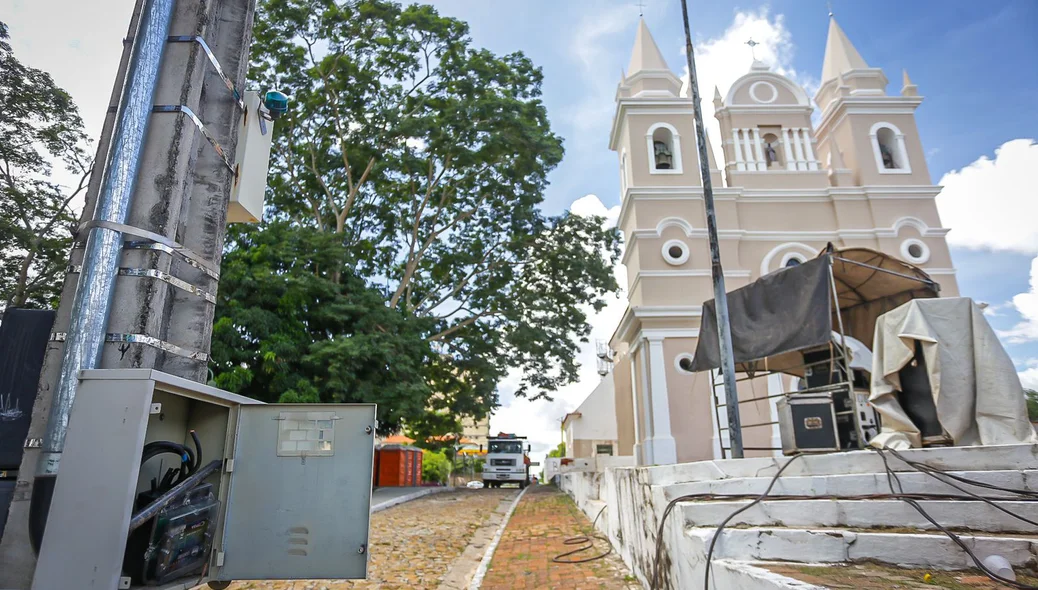 Caixa de distribuição de onde roubaram os fios