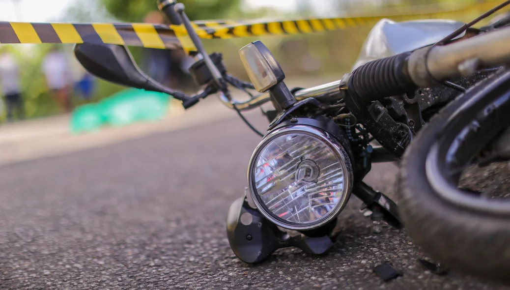 Caminhão colidiu na motocicleta