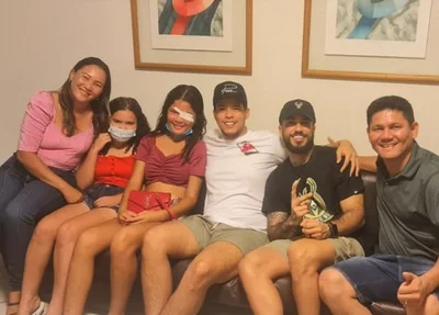 Cantor Felipe Amorim encontra jovem que ficou ferida durante seu show em Miguel Alves