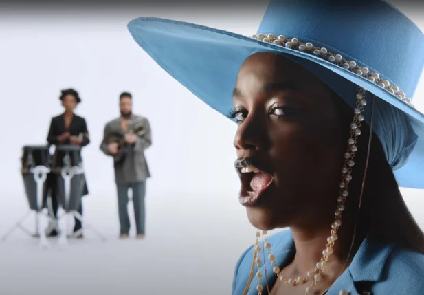 Cantora Iza - bastidores do novo clipe de Fé