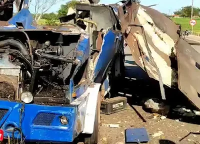 Carro explodido pelos criminosos
