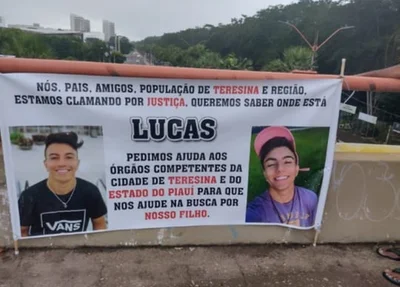 Cartaz colocado na Ponte Juscelino Kubitscheck