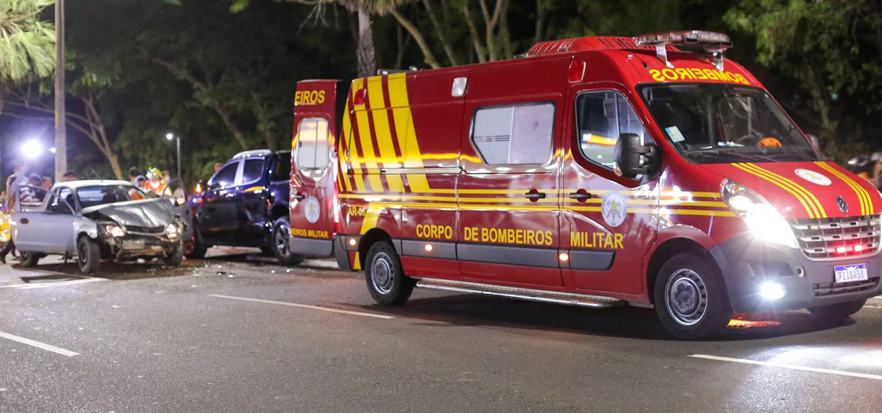 Corpo de Bombeiros no local