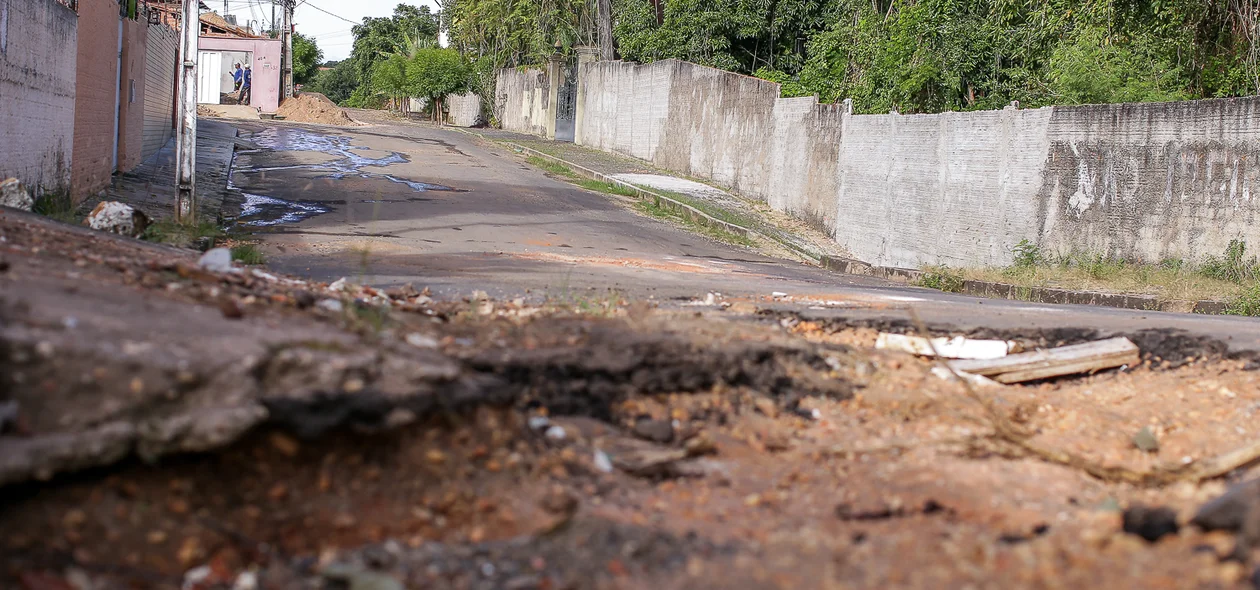 Cratera rua Desembargador João Pereira