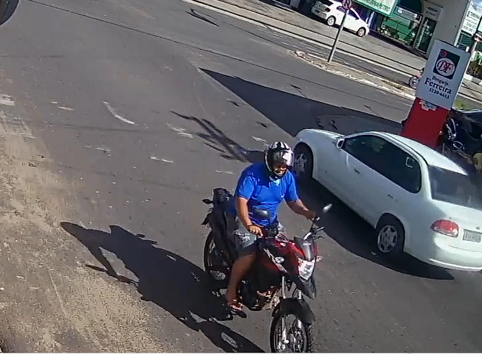 Criminoso que baleou e roubou arma de policial no Lourival Parente