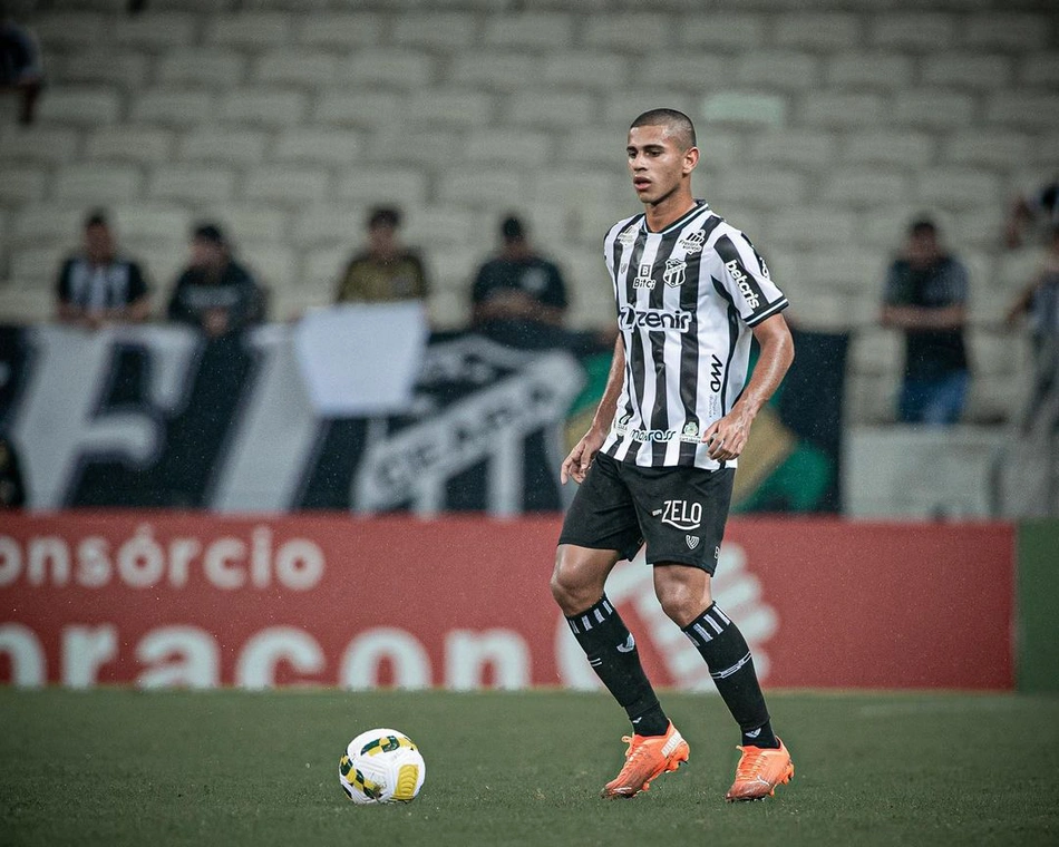 David na estreia no profissional do Ceará contra o Tombense