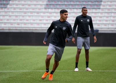David Ricardo em treino no CT Alvinegro