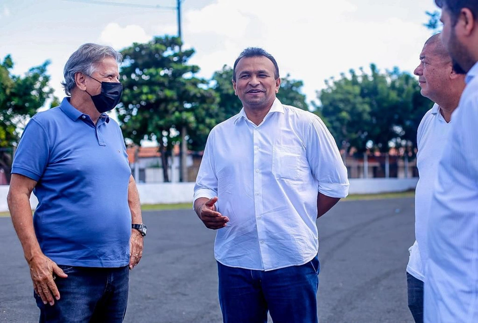 Deputado Fábio Abreu com autoridades