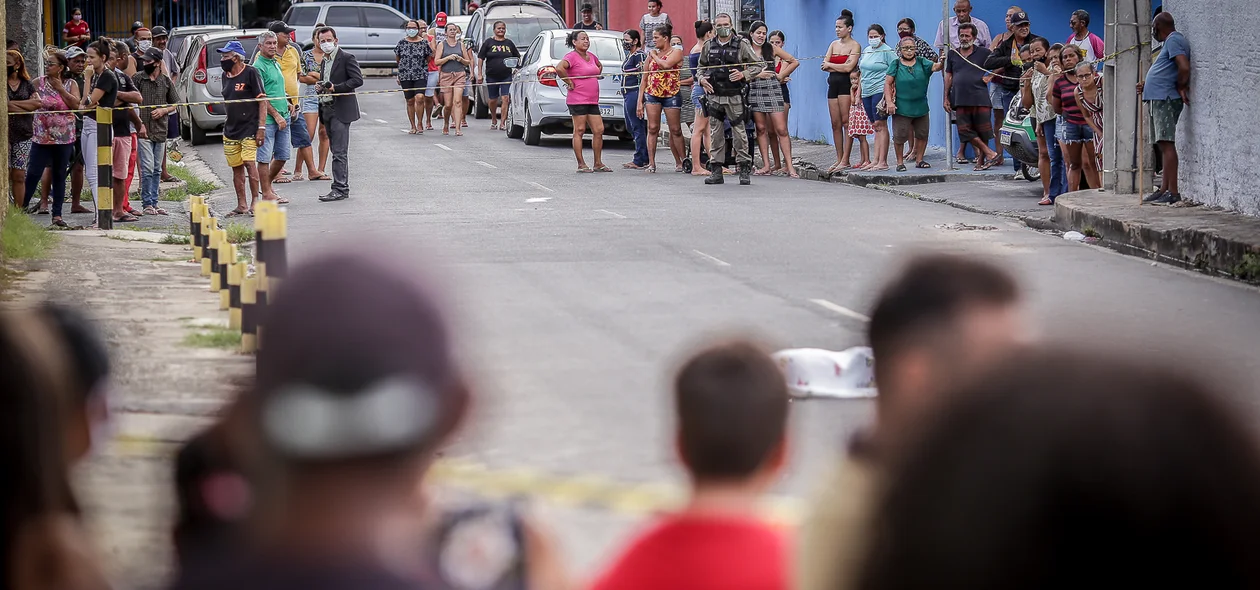 Dois criminosos abordaram o rapaz e efetuaram disparos
