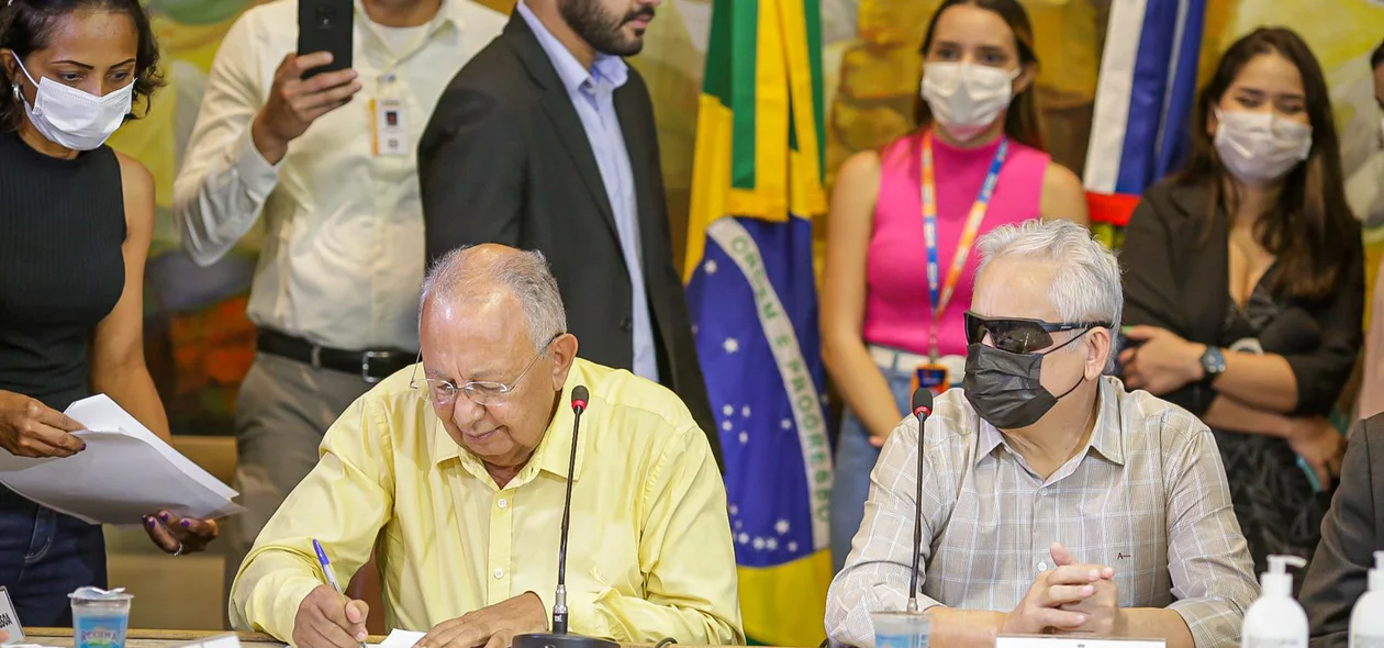 Dr. Pessoa assina decreto