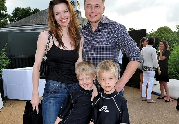 Elon Musk, ex-esposa, e filhos gêmeos