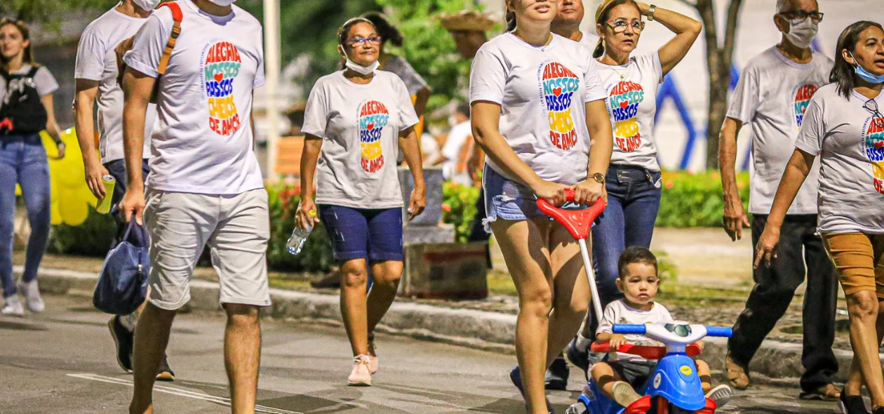 Família participa da Caminhada da Fraternidade