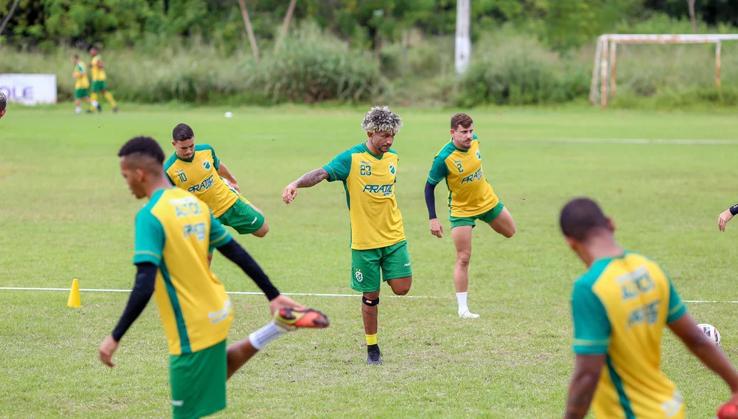 Fernando Tonet comandou o treino do Altos