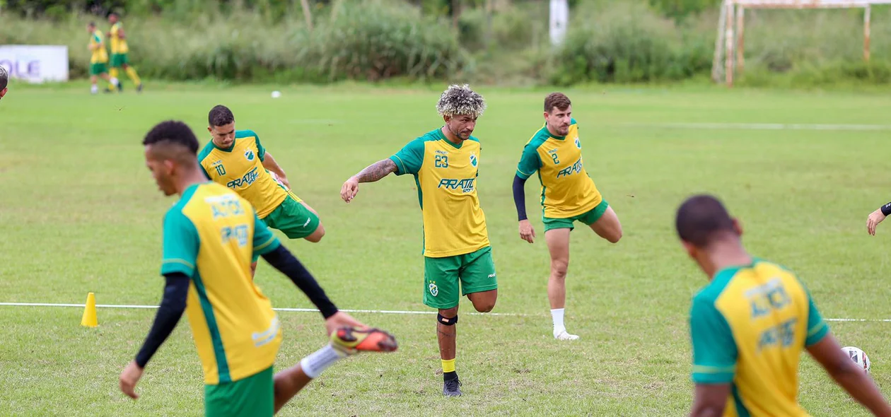 Fernando Tonet comandou o treino do Altos