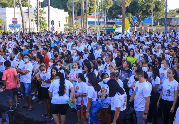 Fiéis participam da Santa Missa antes da caminhada