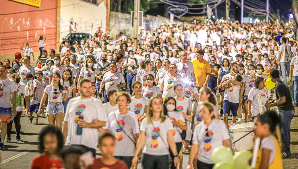 Fiéis passaram pela Avenida Frei Serafim em direção a Arena Teresina Shopping