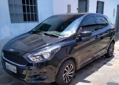Ford Ka de cor preta utilizado na invasão a casa da mãe de Fábio Abreu