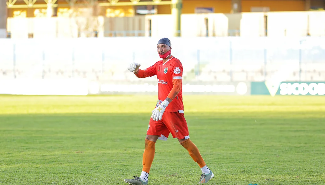 Goleiro Rafael Mariano