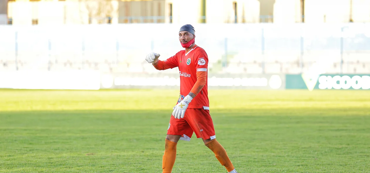 Goleiro Rafael Mariano