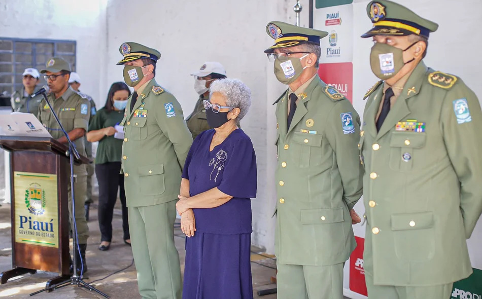 Governadora Regina Sousa entrega reforma do BPTran em Teresina
