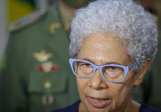 Governadora Regina Sousa