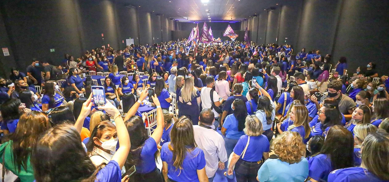 Grande numero de pesosas no evento do PP mulher