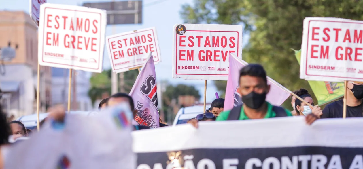 Integrantes do Sindserm participaram da manifestação