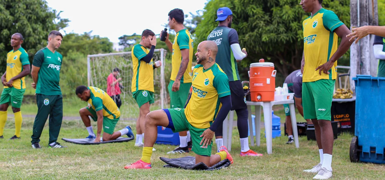 João Carlos, lateral-direito do Altos