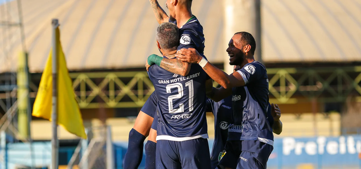Jogadores comemorando