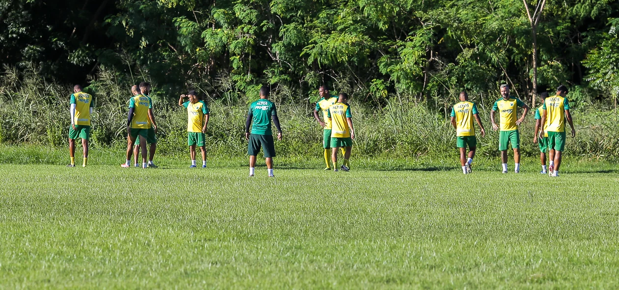 Jogadores fazendo um trabalho físico