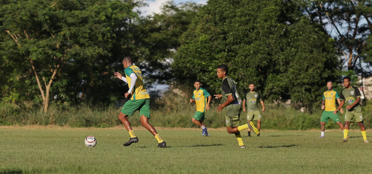 Jogo treino do Altos