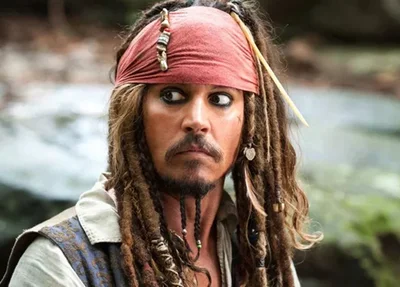 Johnny Depp interpretando o pirata Jack Sparrow