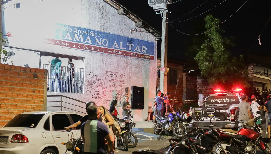 Jovem é executado ao lado de igreja