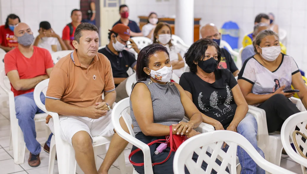 Liderenças políticas participando do evento