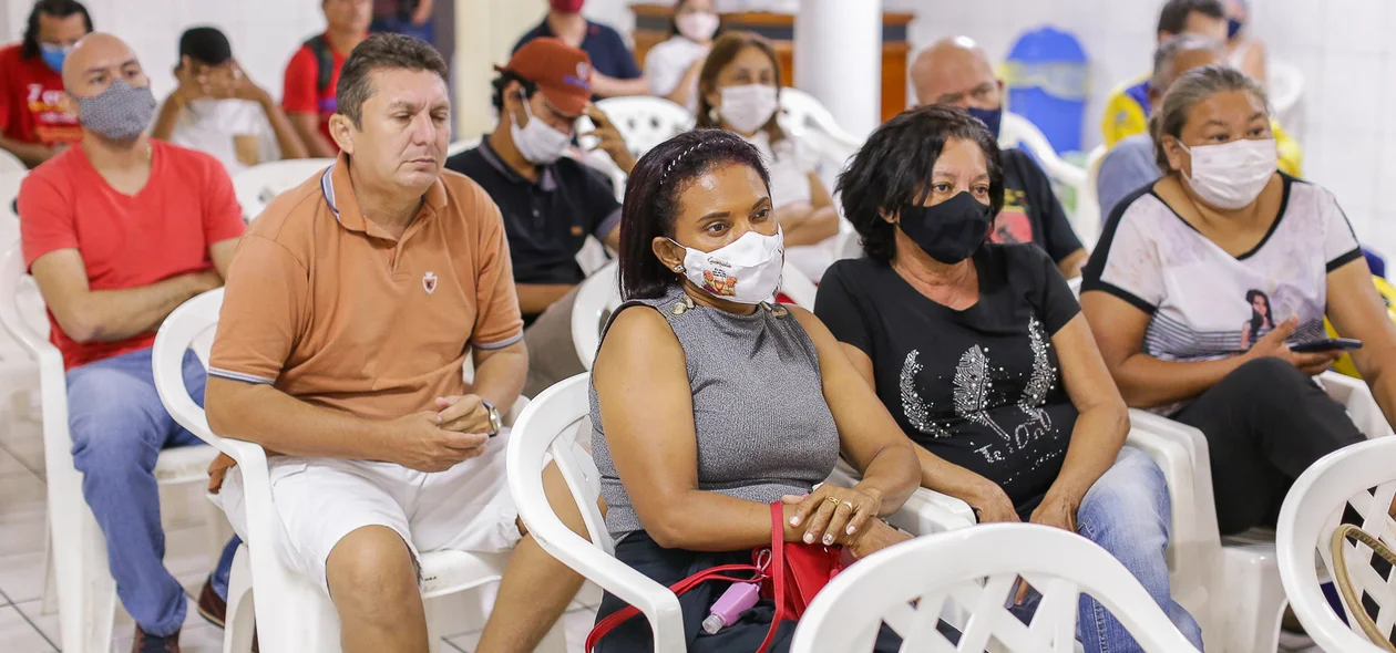 Liderenças políticas participando do evento