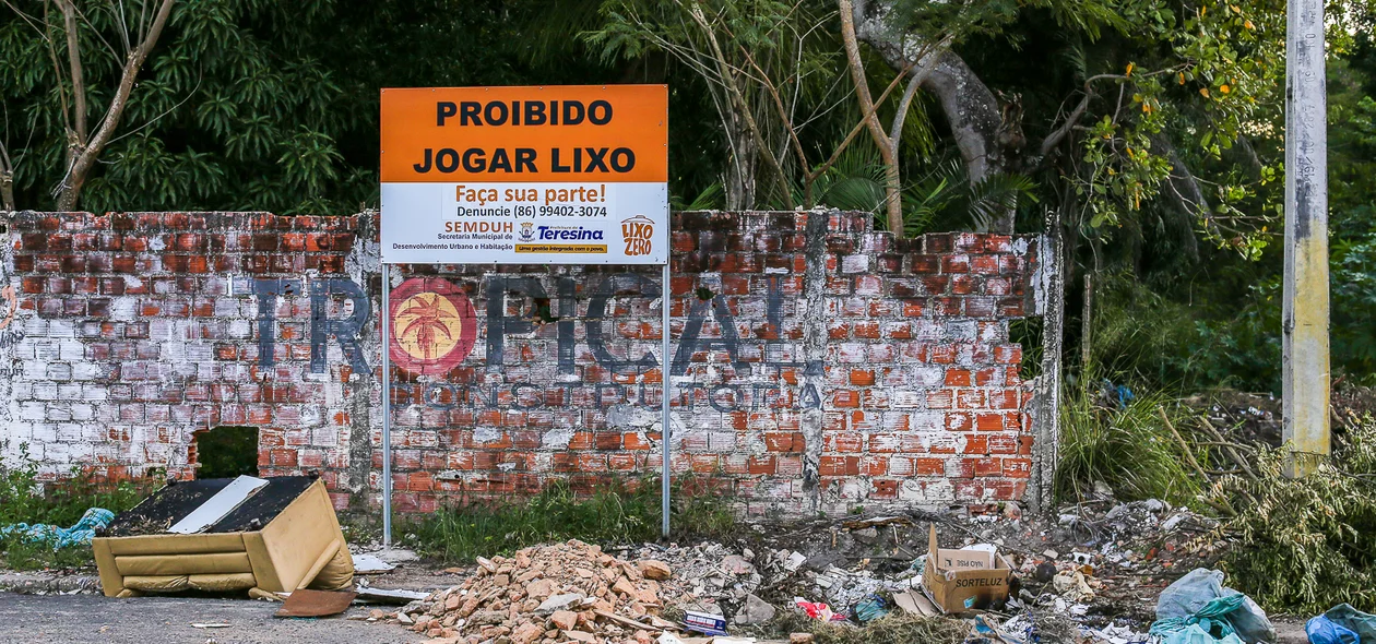 Lixo no local