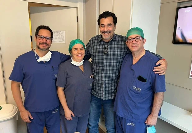 Luciano Szafir e médicos e enfermeiros do Hospital Copa DOr