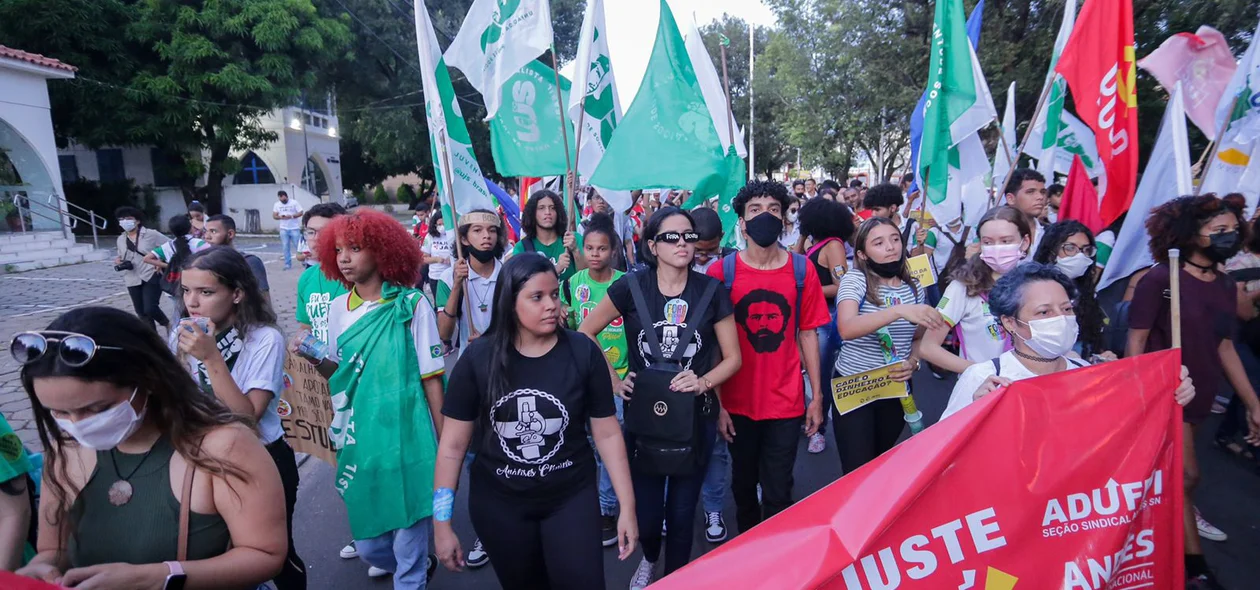 Manifestação na Avenida Frei Serafim