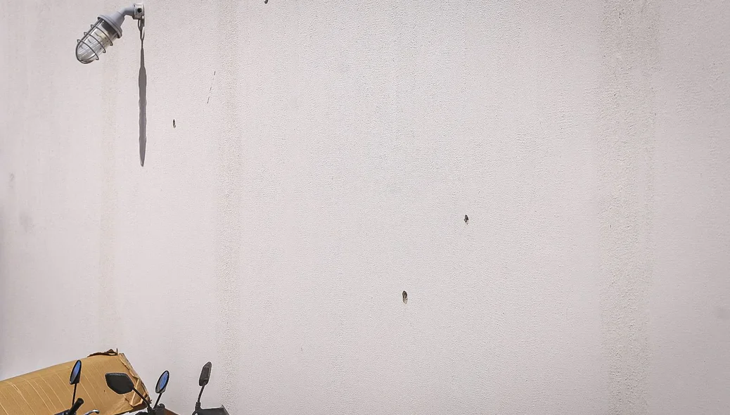 Marcas dos disparos no muro