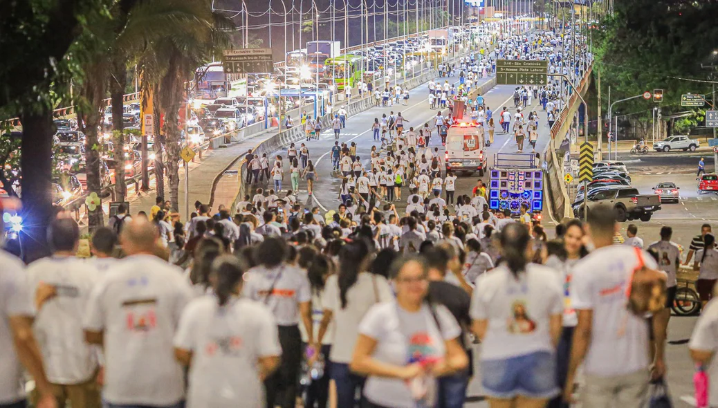 Milhares de pessoas passaram pela Avenida Frei Serafim durante a 27ª Caminhada da Fraternidade