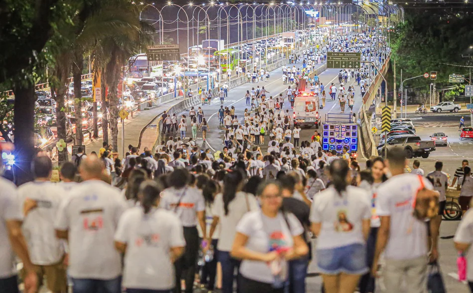 Milhares de pessoas passaram pela Avenida Frei Serafim durante a 27ª Caminhada da Fraternidade