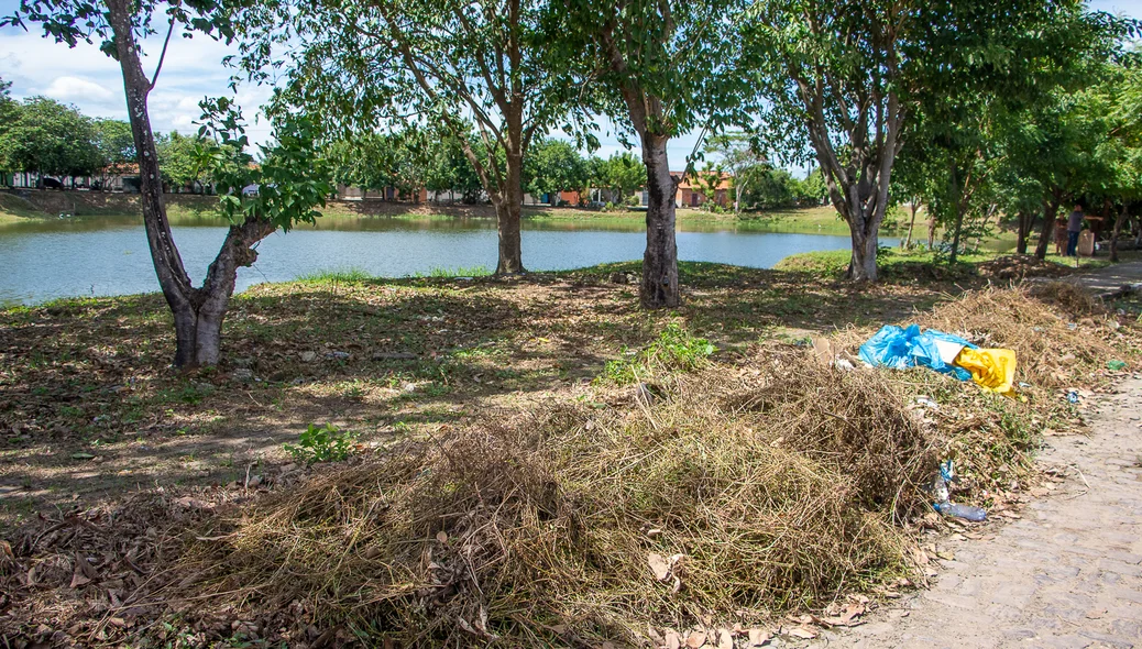 Moradores denunciam acúmulo de lixo no bairro Mocambinho