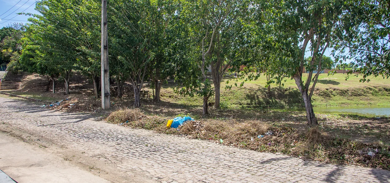 Moradores reclamam de lixo não coletado no bairro Mocambinho