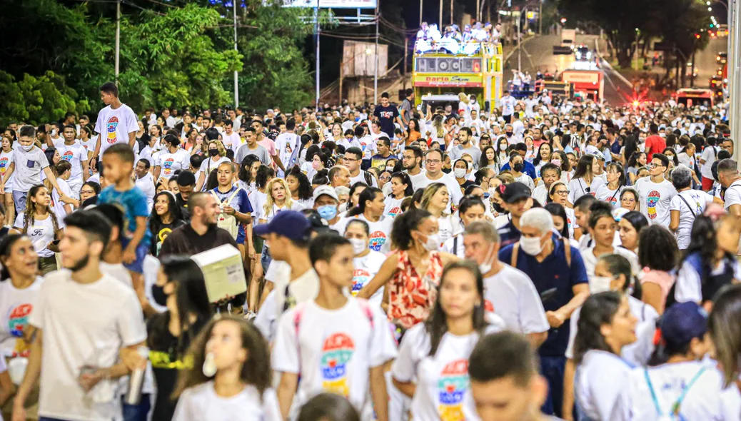 Multidão durante a 27ª Caminhada da Fraternidade