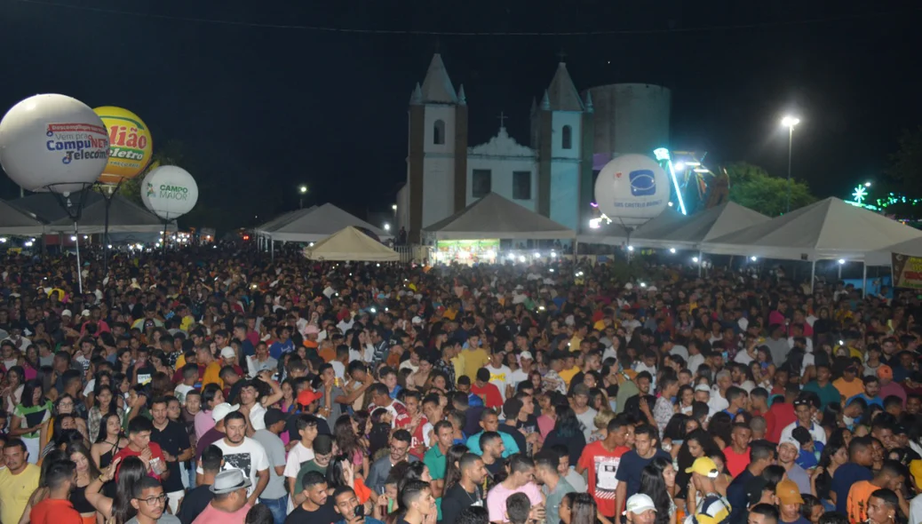Multidão na praça