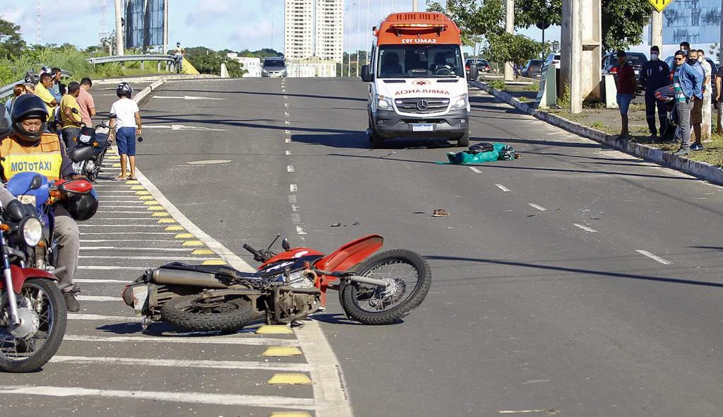 O acidente aconteceu na ponte Anselmo Dias